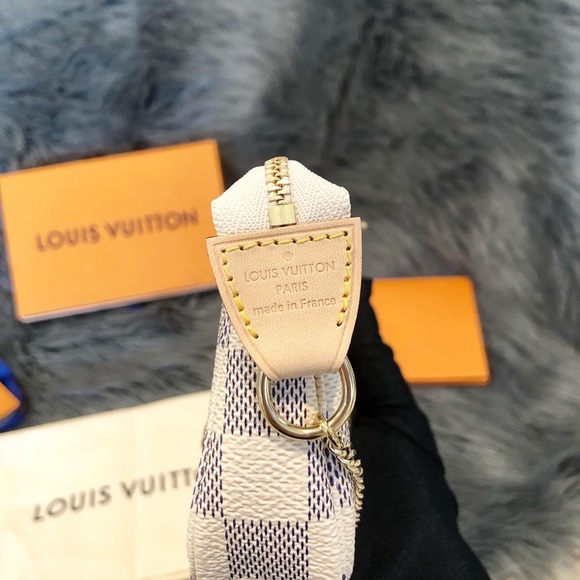 Louis Vuitton Mini Pochette - Damier Azur - Picture 3 of 7